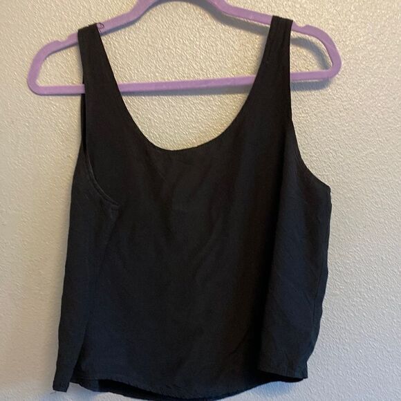 Sitting Pretty-Black cropped silky top- Size Medium - Picture 2 of 4